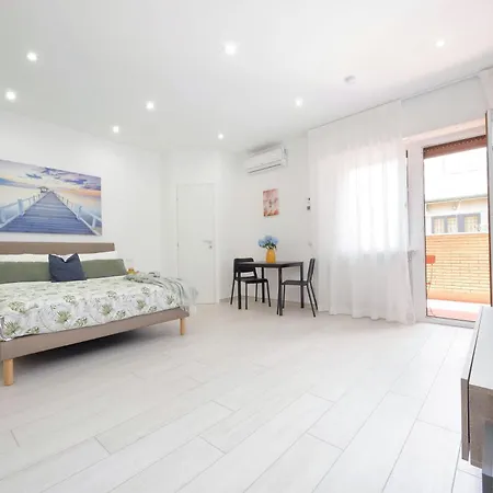 Attico Con Balcone - Mare E Comfort 아파트